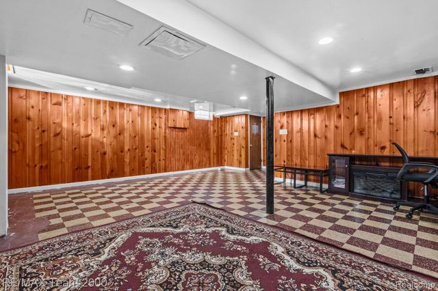 9 Christine Court, Dearborn, MI 48124