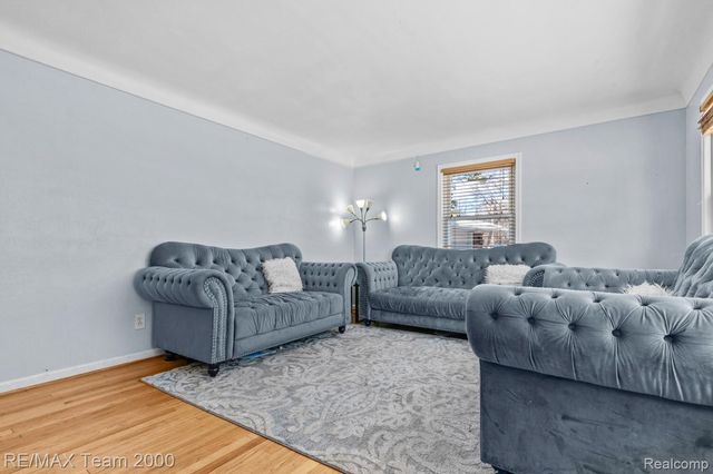9 Christine Court, Dearborn, MI 48124
