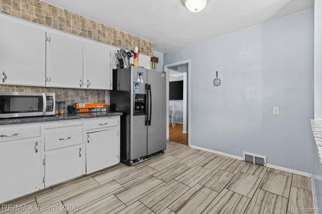 9 Christine Court, Dearborn, MI 48124