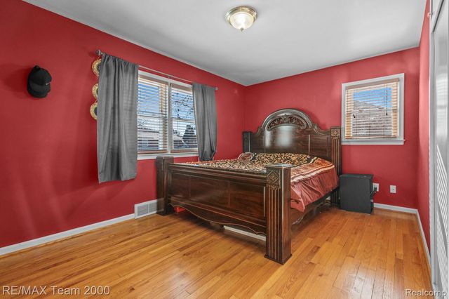 9 Christine Court, Dearborn, MI 48124