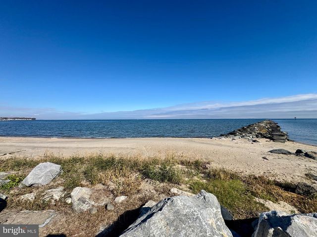 8074 WINDWARD KEY DR, Chesapeake Beach, MD 20732