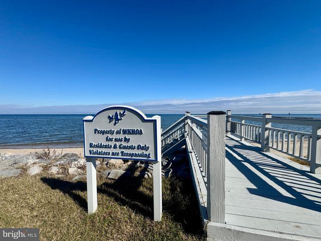 8074 WINDWARD KEY DR, Chesapeake Beach, MD 20732