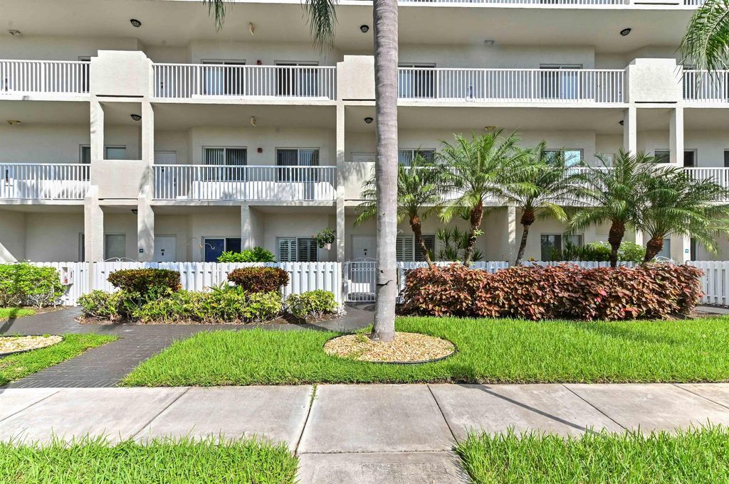 7775 Southampton Terrace 112, Tamarac, FL 33321