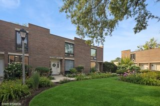 14 Birch Tree Court, Elmhurst, IL 60126