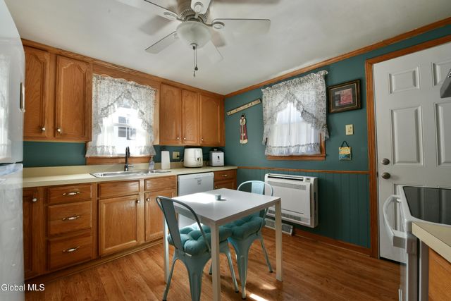 27 Sidney Avenue, Waterford, NY 12188