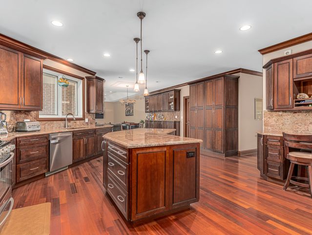 5605 S Kensington Avenue, Countryside, IL 60525
