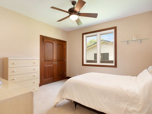 5605 S Kensington Avenue, Countryside, IL 60525