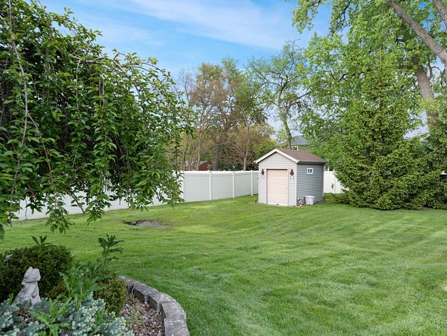 5605 S Kensington Avenue, Countryside, IL 60525