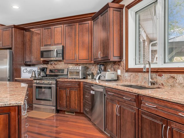 5605 S Kensington Avenue, Countryside, IL 60525
