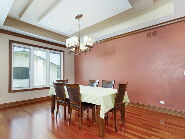 5605 S Kensington Avenue, Countryside, IL 60525