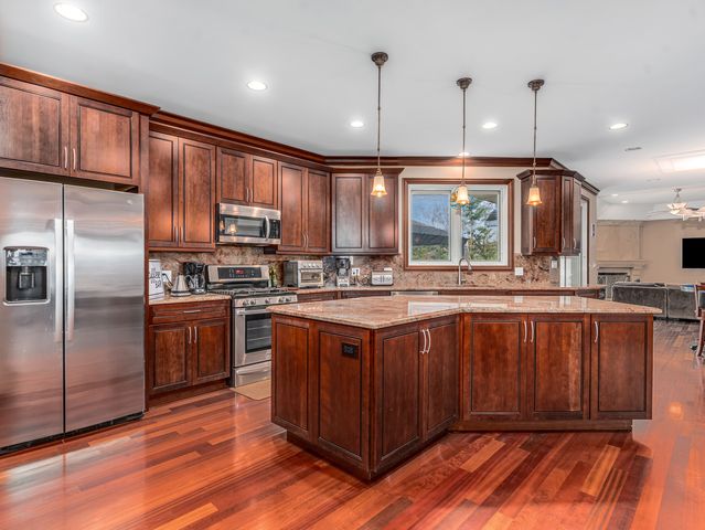 5605 S Kensington Avenue, Countryside, IL 60525