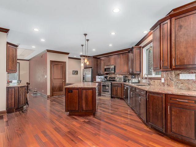 5605 S Kensington Avenue, Countryside, IL 60525