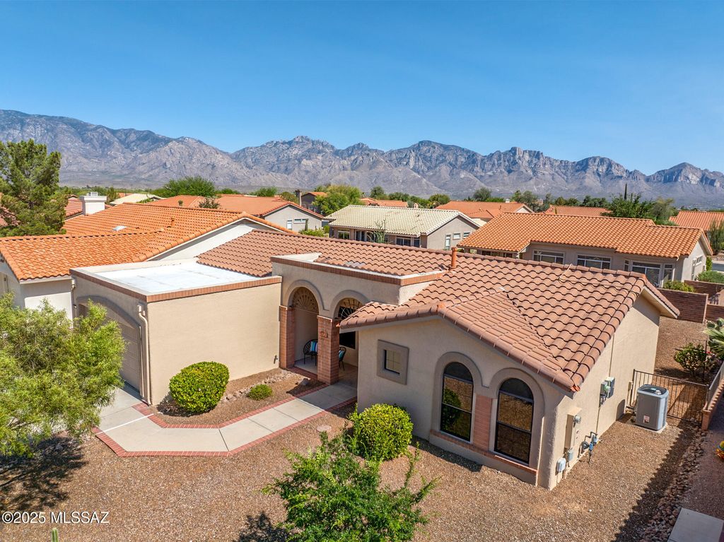 858 E Crown Ridge Drive, Oro Valley, AZ 85755