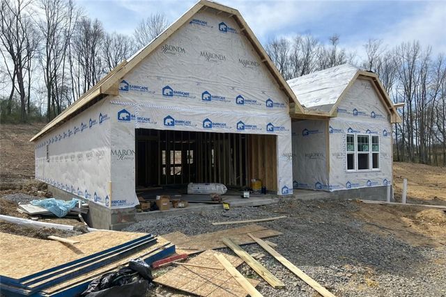 110 July Drive, City Of But Sw, PA 16002