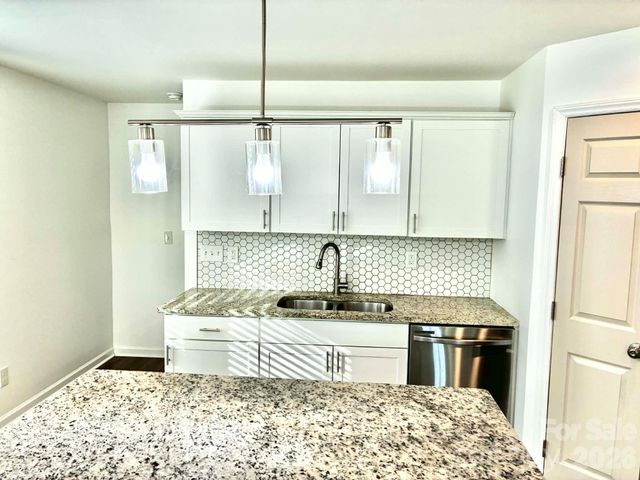 1096 12th Avenue NW, Hickory, NC 28601