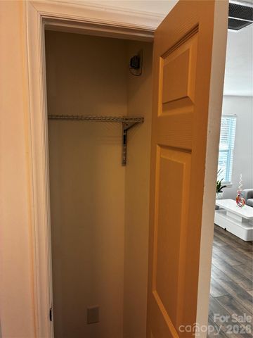 1096 12th Avenue NW, Hickory, NC 28601