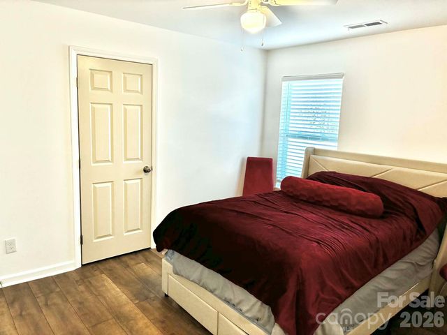 1096 12th Avenue NW, Hickory, NC 28601