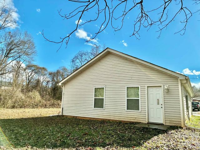 1096 12th Avenue NW, Hickory, NC 28601