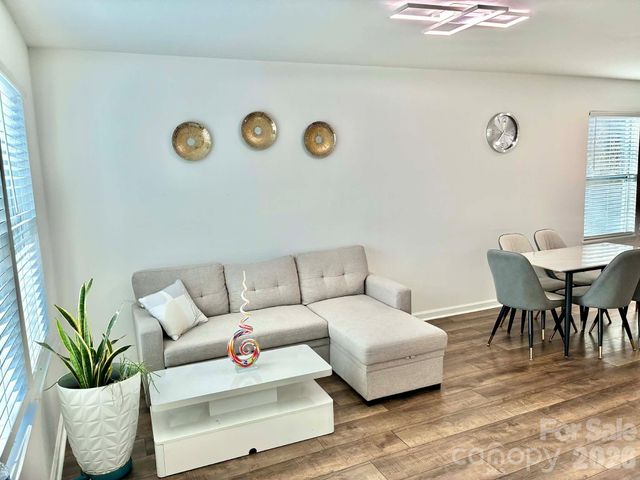 1096 12th Avenue NW, Hickory, NC 28601