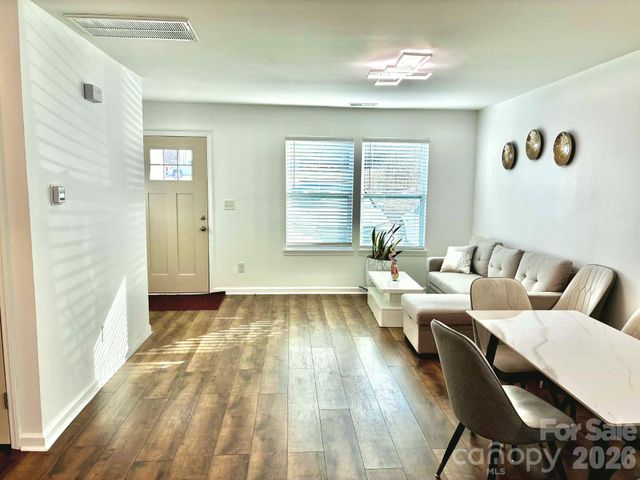 1096 12th Avenue NW, Hickory, NC 28601