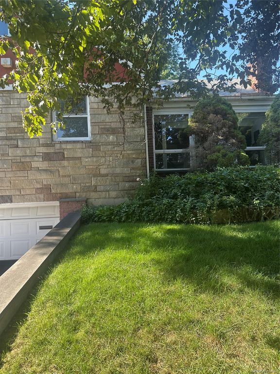 193-25 Keno Avenue, Holliswood, NY 11423 — photo 3