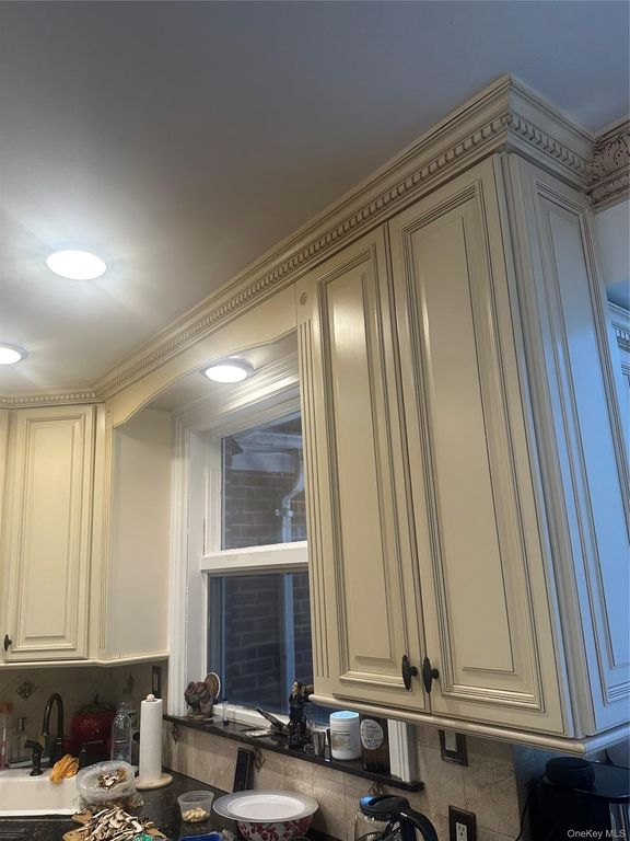 193-25 Keno Avenue, Holliswood, NY 11423 — photo 5
