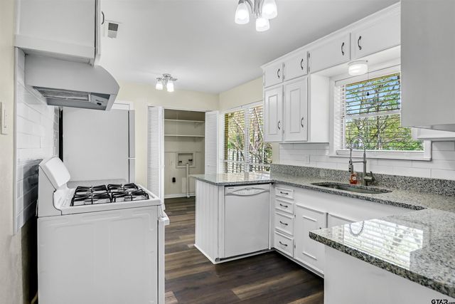 2114 Woodhaven, Tyler, TX 75701