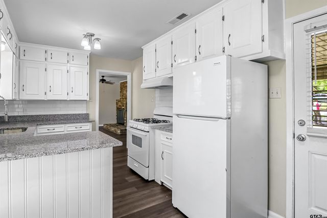 2114 Woodhaven, Tyler, TX 75701