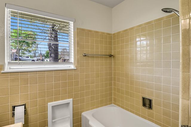 2114 Woodhaven, Tyler, TX 75701