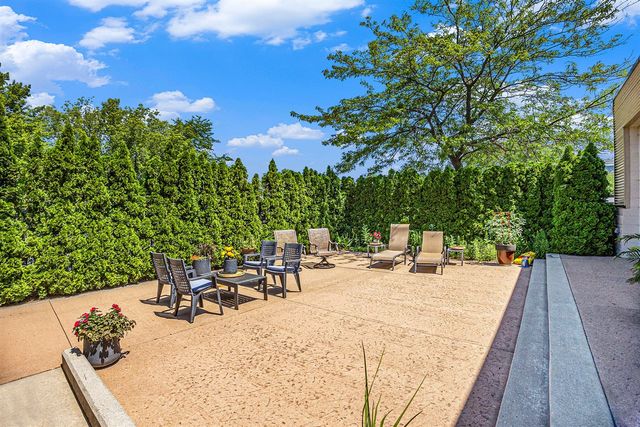 105 W Danaher Street 201, Ludington, MI 49431