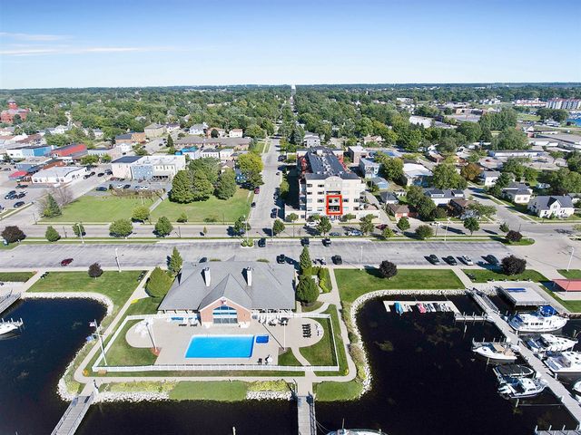 105 W Danaher Street 201, Ludington, MI 49431