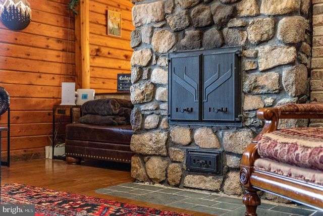 1660 CANOE RIVER DR, Rileyville, VA 22650