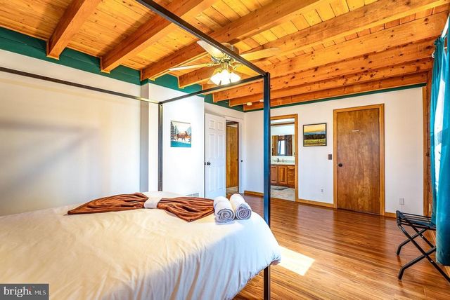 1660 CANOE RIVER DR, Rileyville, VA 22650