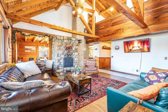 1660 CANOE RIVER DR, Rileyville, VA 22650