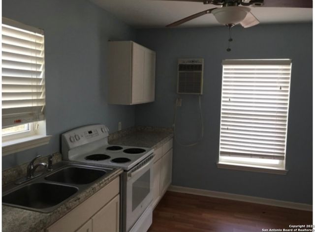 1050 Vanderbilt, San Antonio, TX 78210