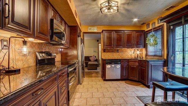 320 Double Creek Parkway, Freehold, NJ 07728