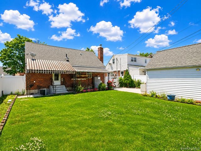 43 McAlester Avenue, Hicksville, NY 11801