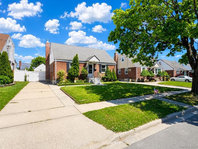43 McAlester Avenue, Hicksville, NY 11801