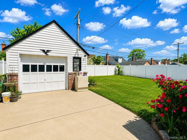43 McAlester Avenue, Hicksville, NY 11801