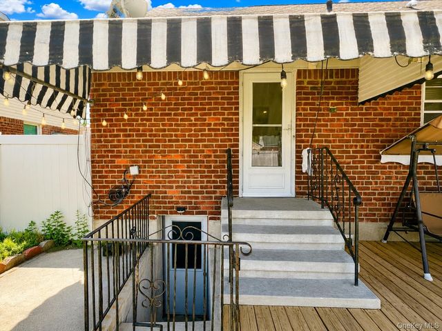 43 McAlester Avenue, Hicksville, NY 11801