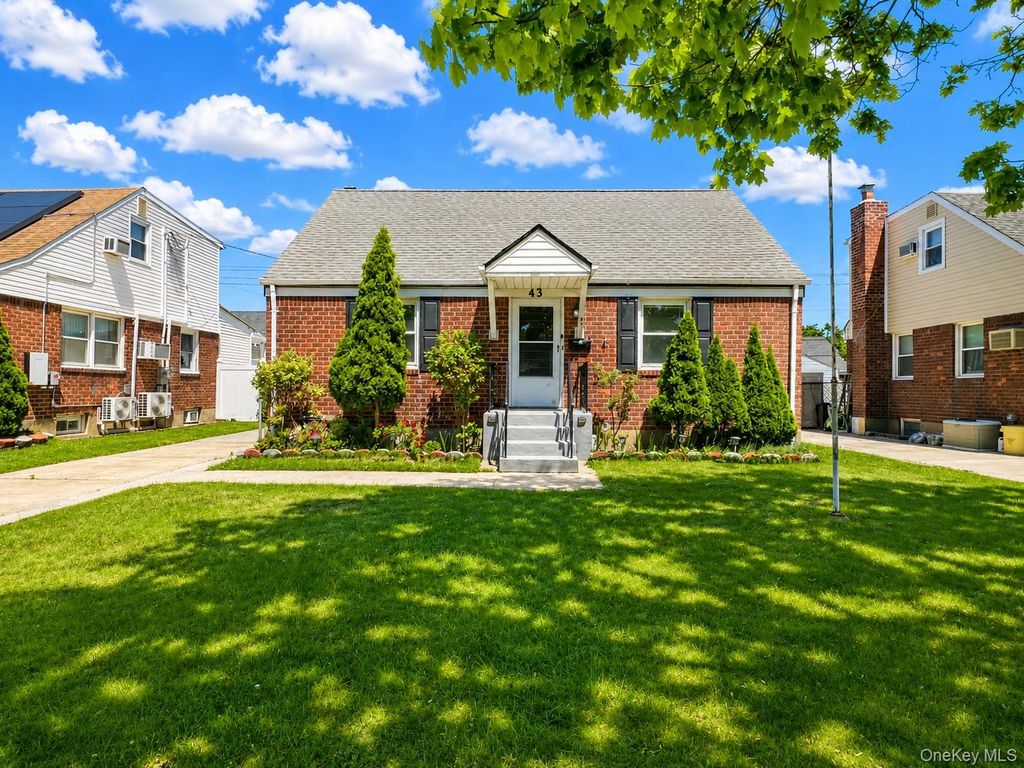 43 McAlester Avenue, Hicksville, NY 11801