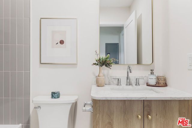 4412 Finley Avenue 2, Los Angeles, CA 90027