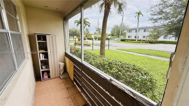 13101 Memorial Hwy 104 104, North Miami, FL 33161
