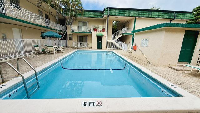 13101 Memorial Hwy 104 104, North Miami, FL 33161