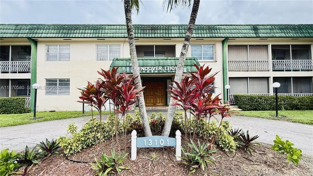 13101 Memorial Hwy 104 104, North Miami, FL 33161
