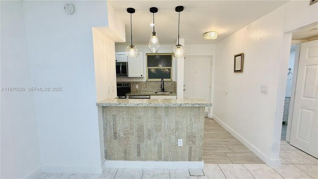 13101 Memorial Hwy 104 104, North Miami, FL 33161
