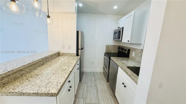 13101 Memorial Hwy 104 104, North Miami, FL 33161