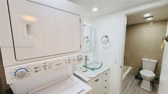 13101 Memorial Hwy 104 104, North Miami, FL 33161