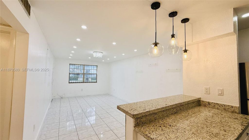 13101 Memorial Hwy 104 104, North Miami, FL 33161