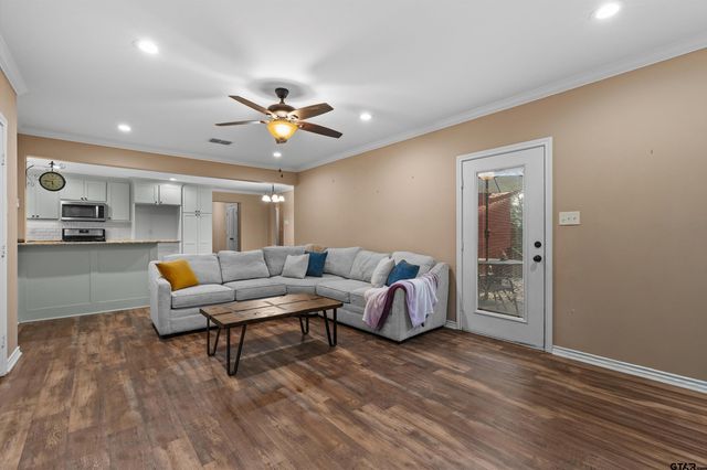 4597 W Hwy 64, Henderson, TX 75654